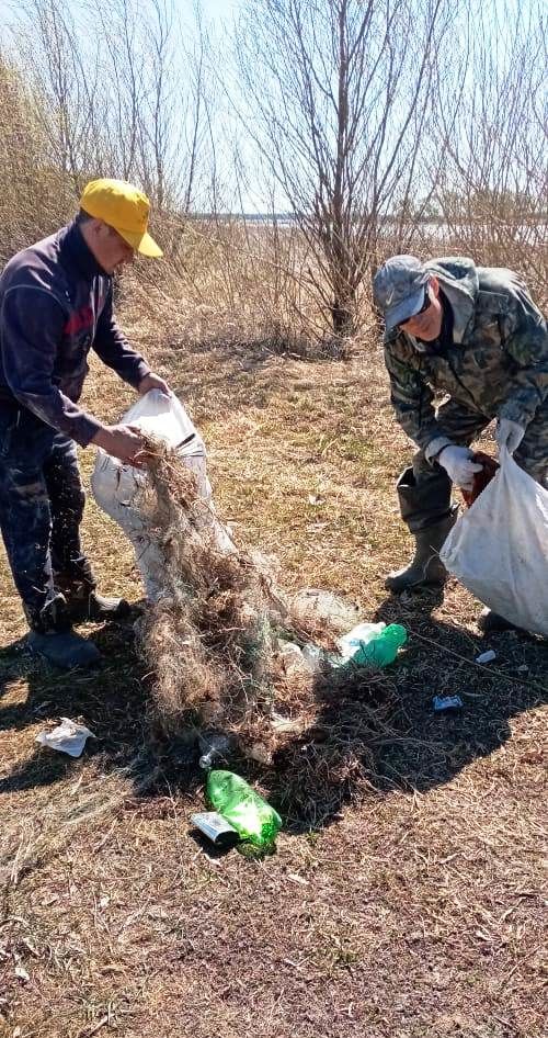 "Рыболовное братство г. Лаишево"  вышло на субботник по очистке берега Меши