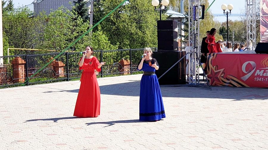 На Соборной площади г.Лаишево идет концерт, посвященный Дню Победы