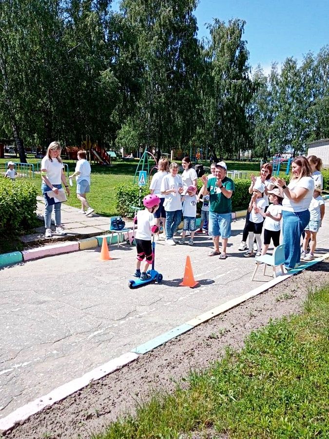 Родителей и детей Габишево учили Правилам безопасного поведения на дороге