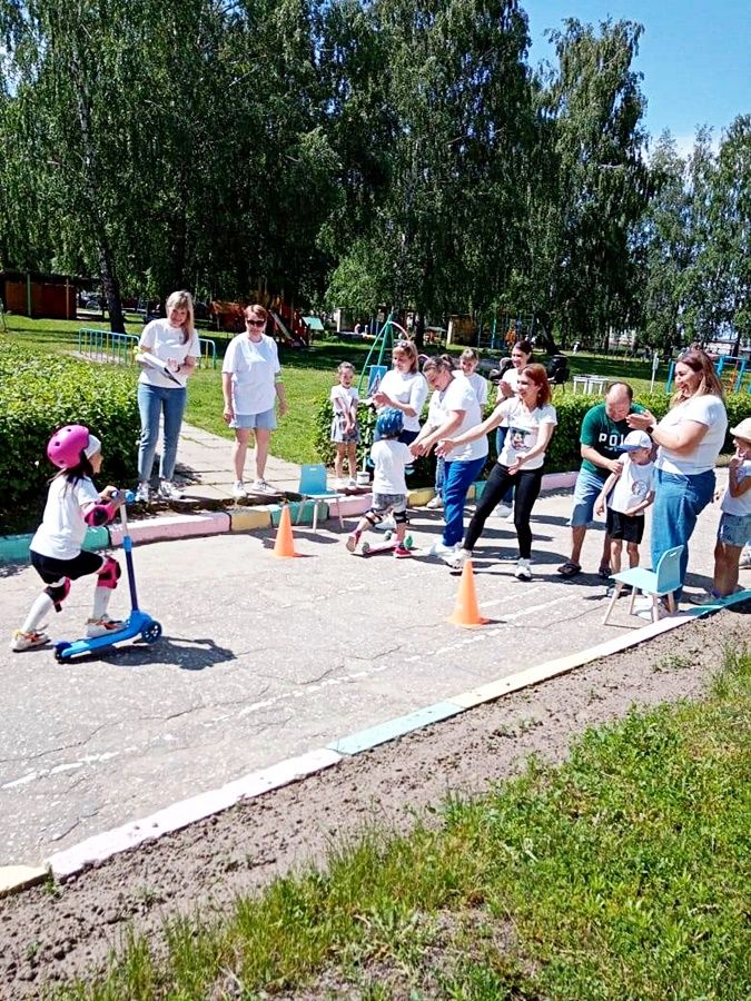 Родителей и детей Габишево учили Правилам безопасного поведения на дороге