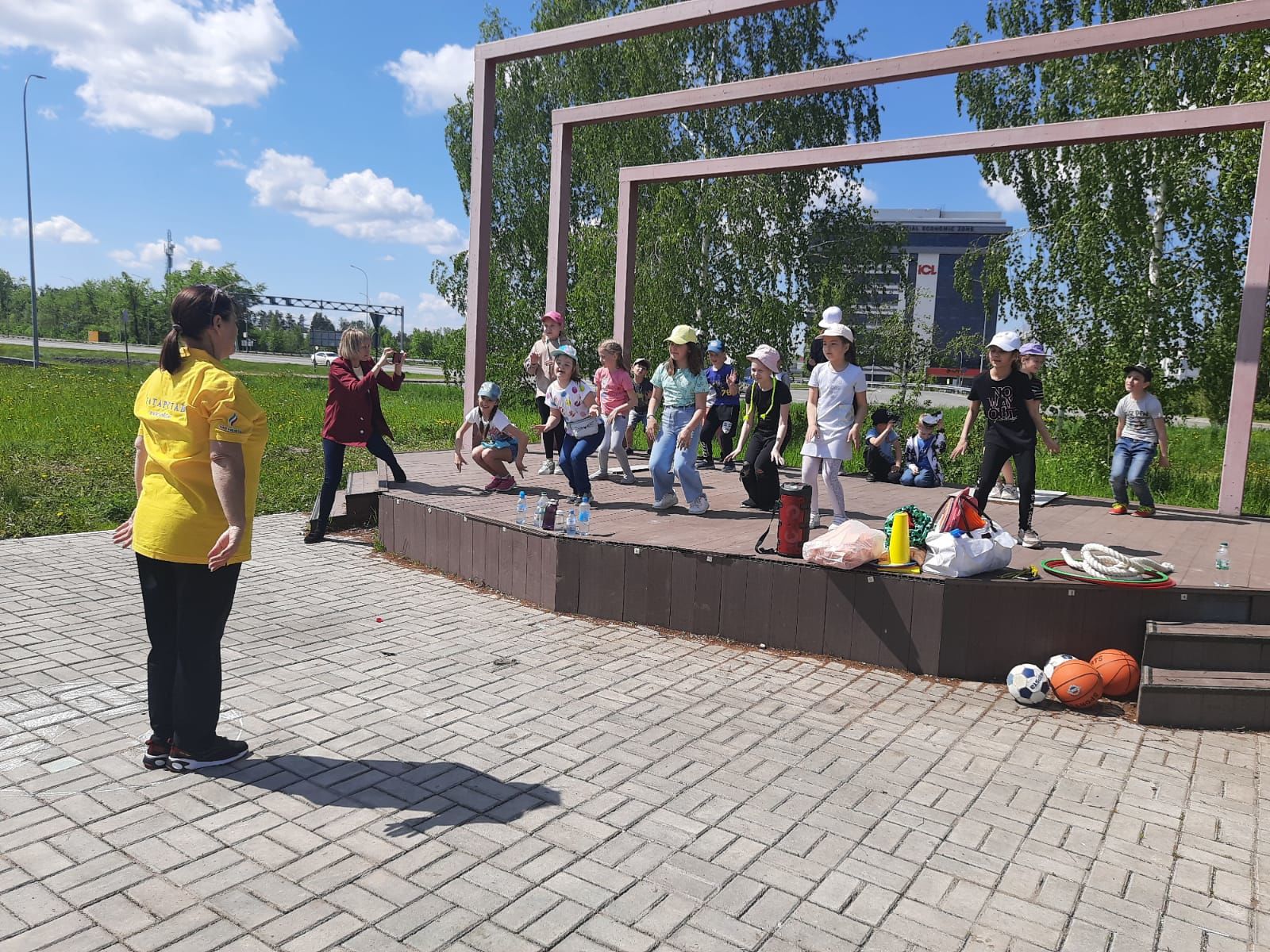 В Международный день защиты детей в школах Лаишевского района начали свою работу летние пришкольные лагеря