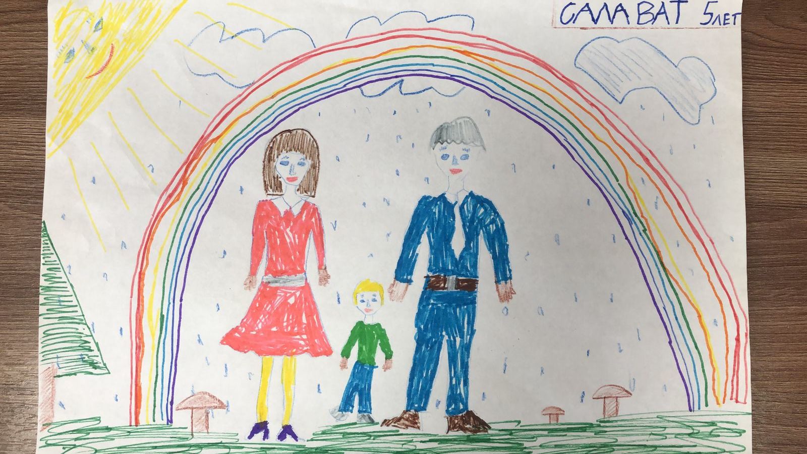 В детском саду «Счастливый малыш» прошел конкурс рисунков «Моя семья»