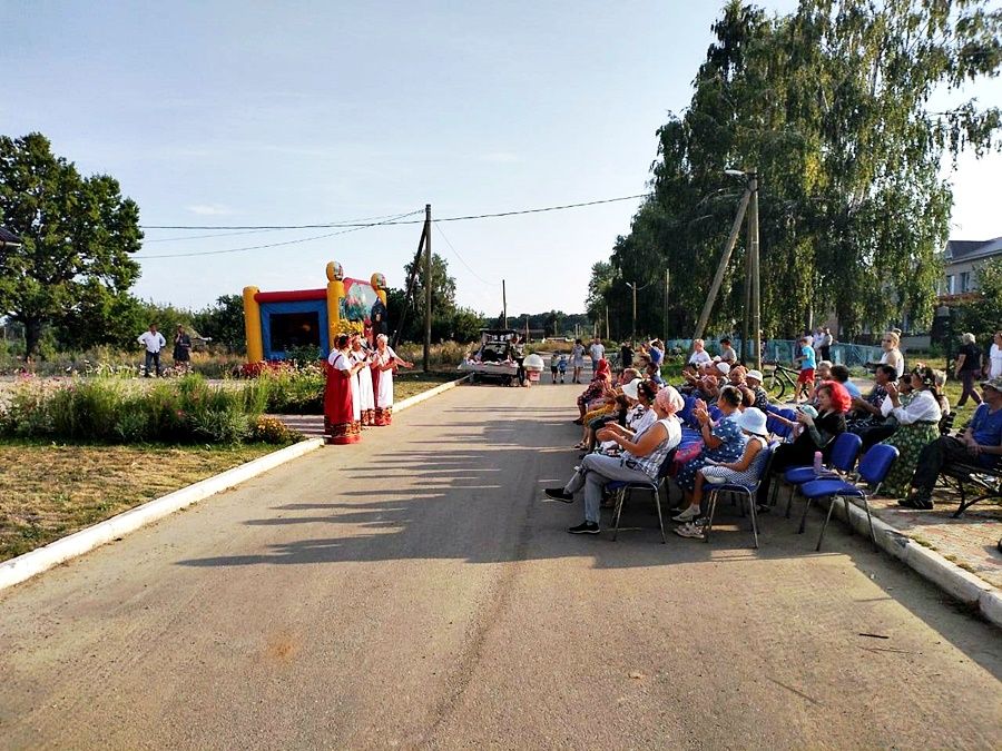 В пос. с/за им 25 Октября отметили День села концертом, играми и чествованием односельчан