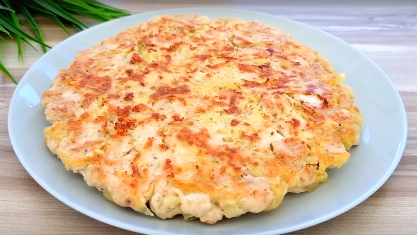 Запеканка из куриной грудки с картошкой на сковородке