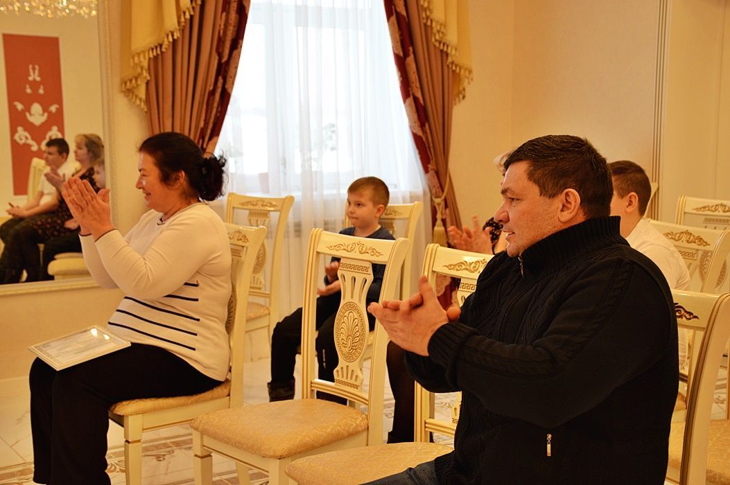 Киямовлар гаиләсендә зөбәрҗәт туй