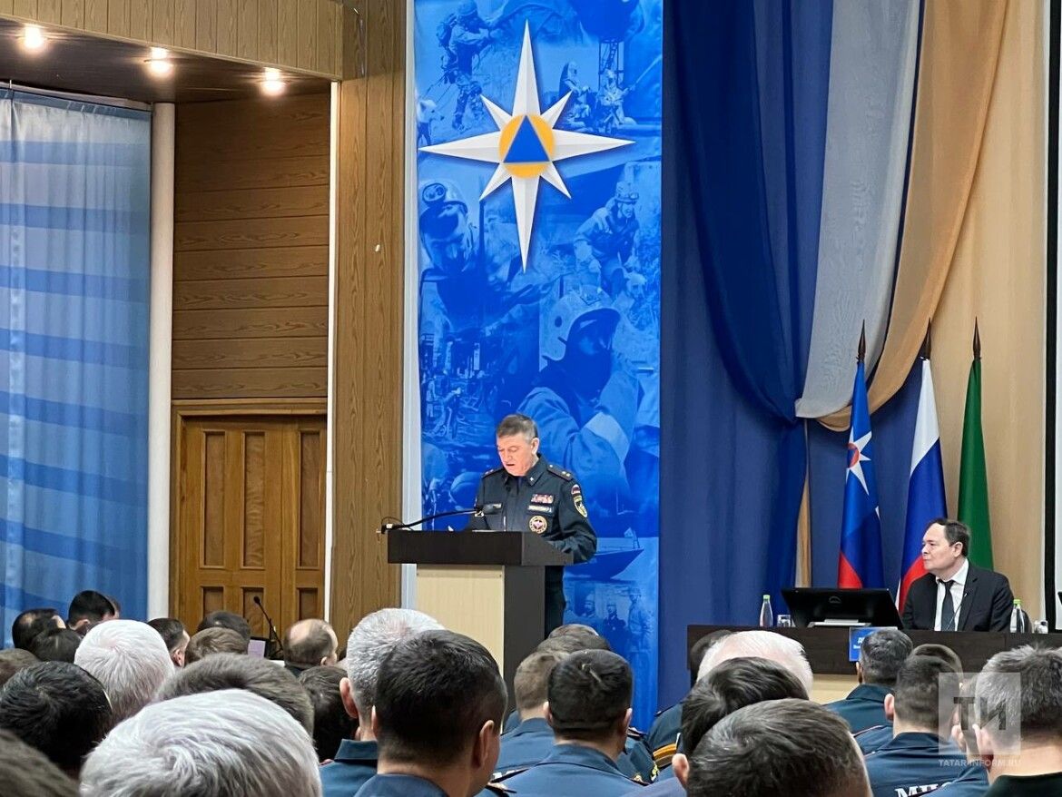 Почти 1500 тонн гуманитарной помощи отправили сотрудники МЧС из Татарстана на Донбасс
