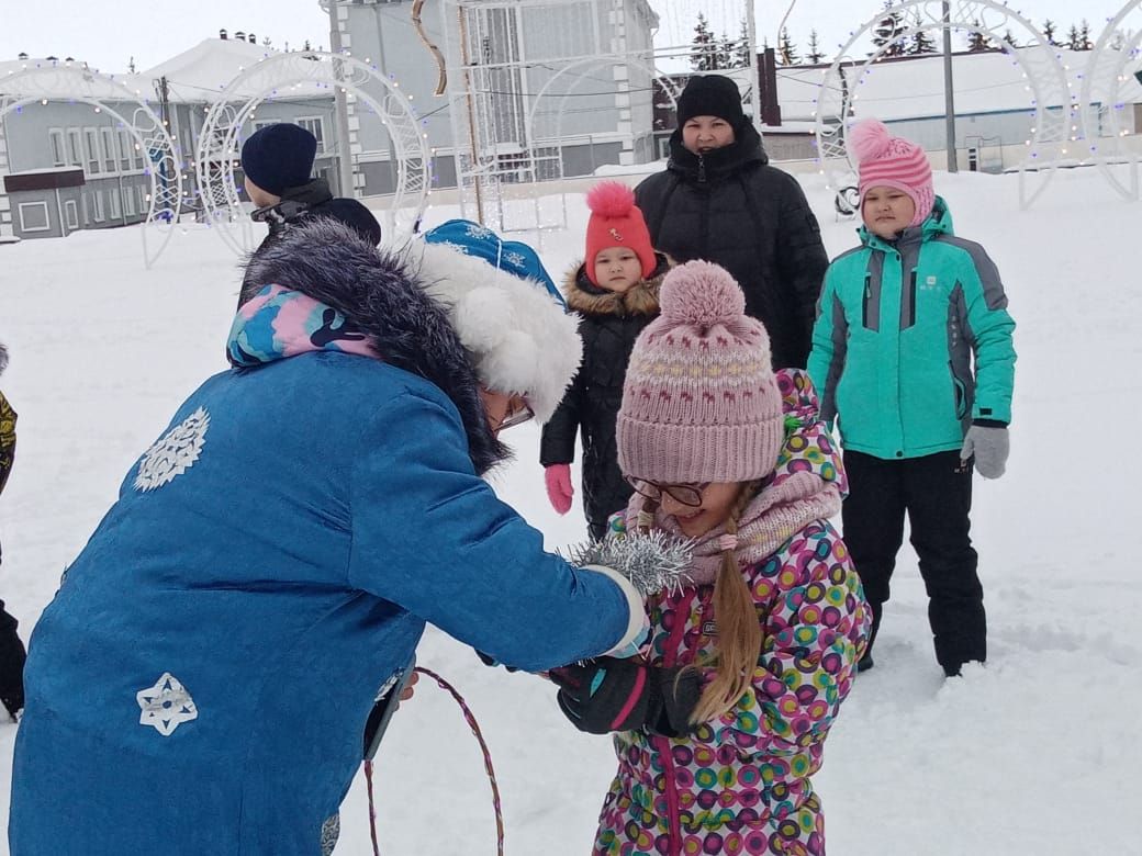 Новогодние праздники для лаишевских детей начались с активных игр на свежем воздухе