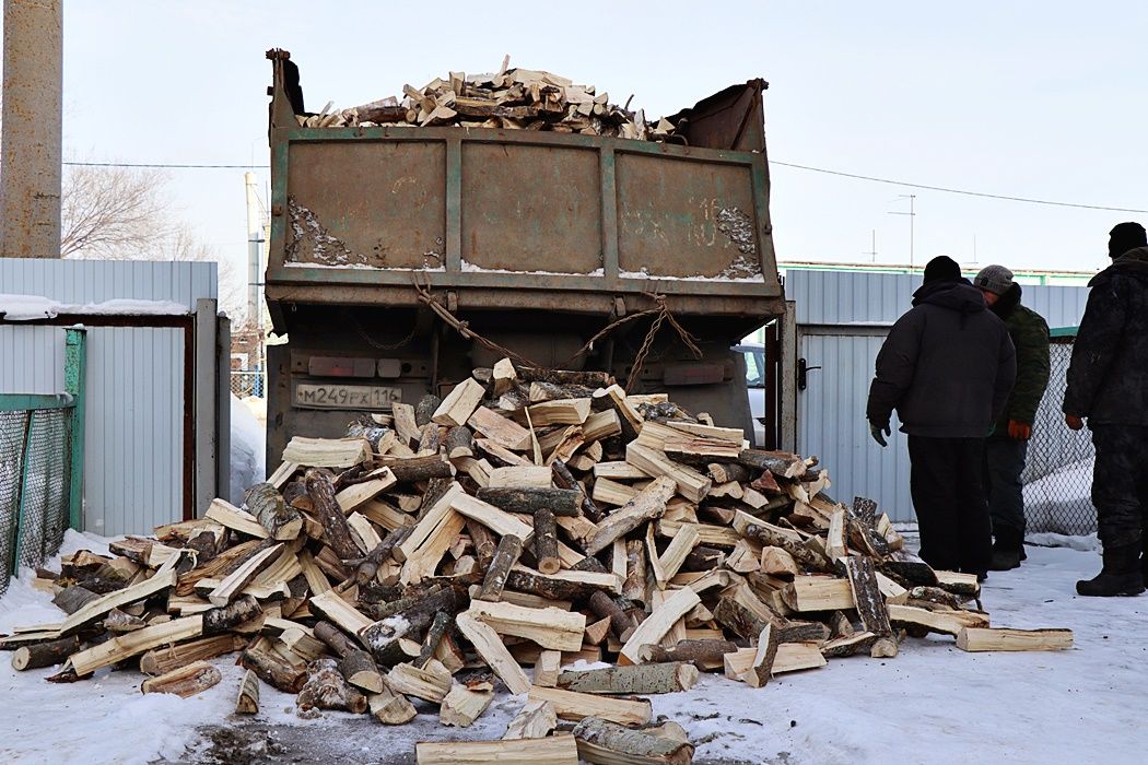 Отгрузили дрова для трех семей мобилизованных в Нармонке