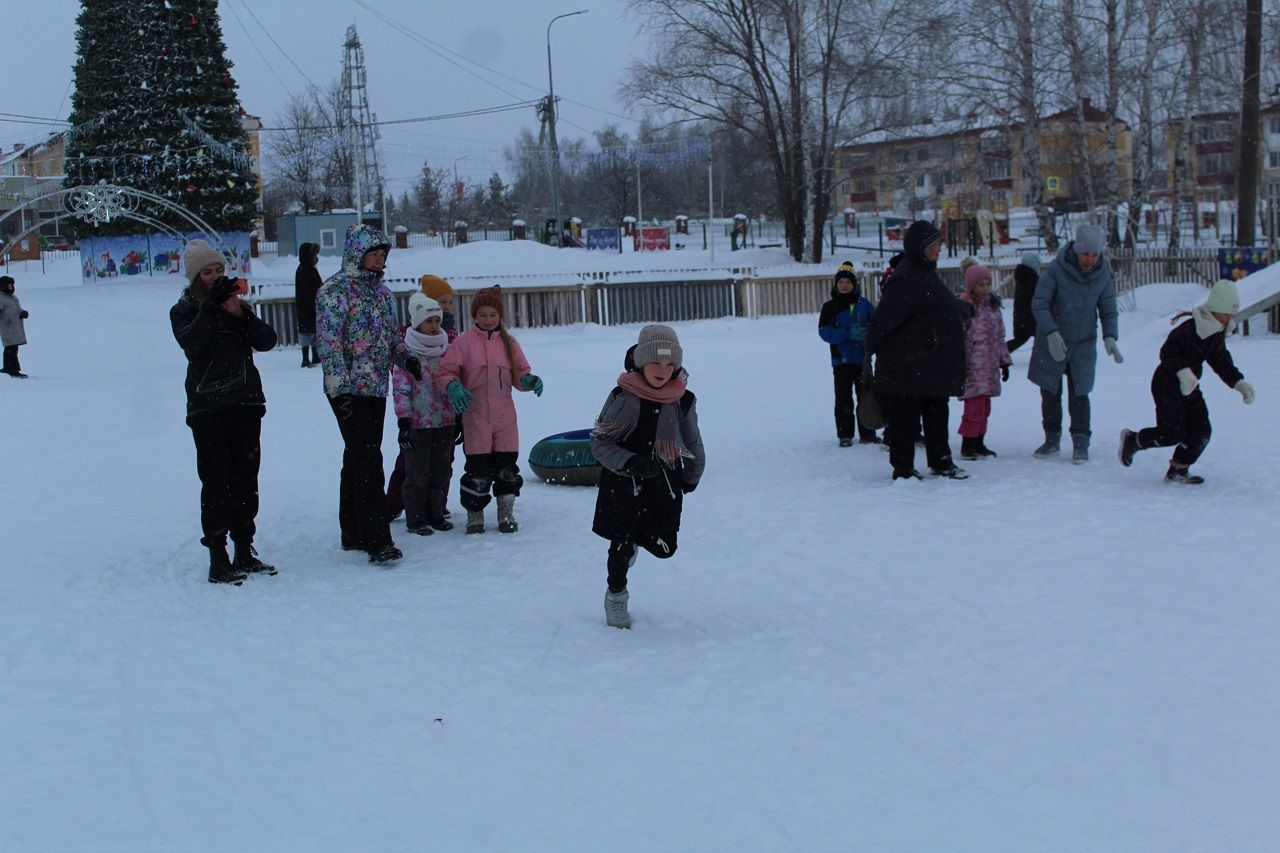 В «Веселых стартах» лаишевские дети участвовали вместе с родителями