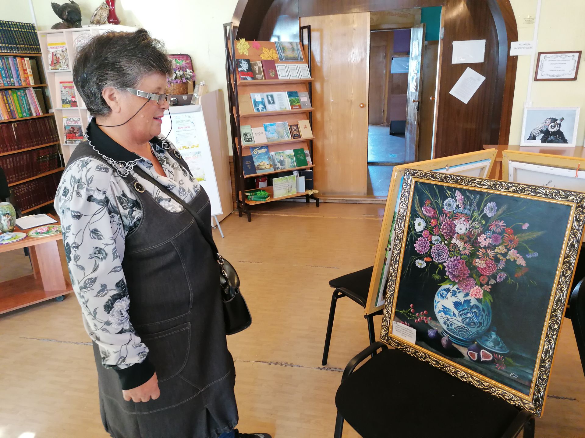 В Центральной библиотеке открылась персональная выставка свободного художника