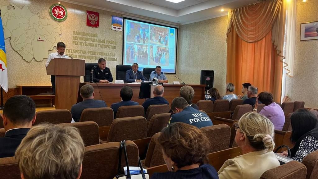Лаеш районында коррупциягә каршы комиссиянең чираттагы утырышы узды