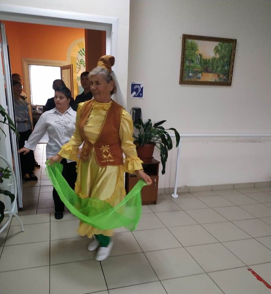 Члены творческих объединений Лаишевского РДК посетили земляков в интернате престарелых Больших Полянок