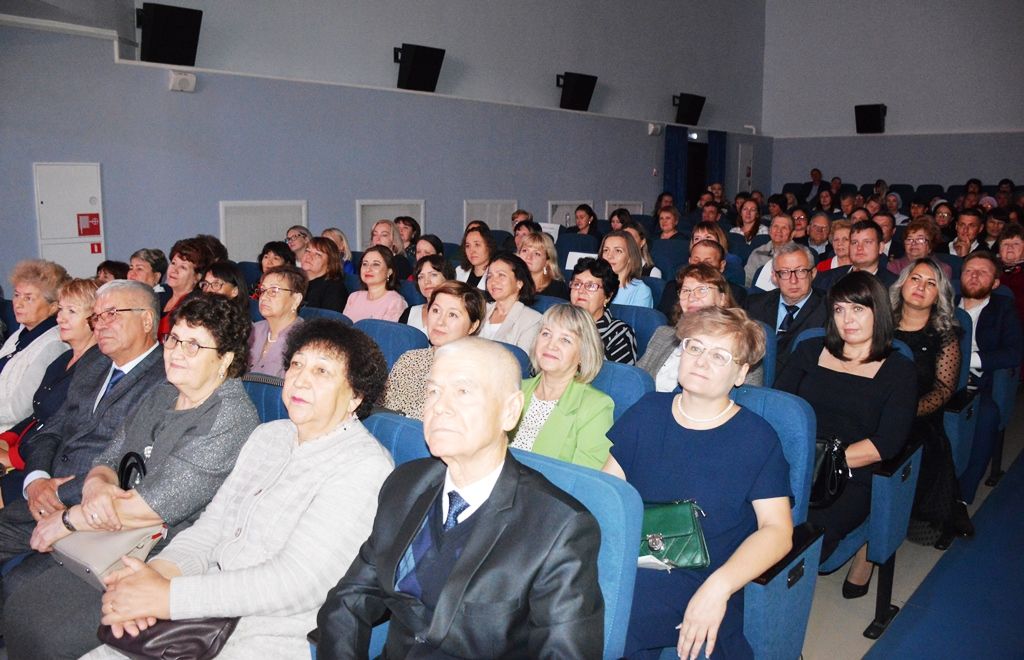 В РДК чествовали учителей Лаишевского района