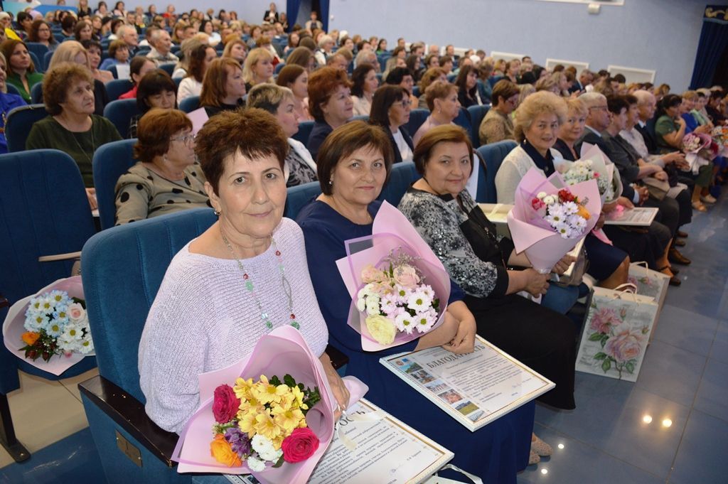 Лаешта педагогларны хөрмәтләделәр