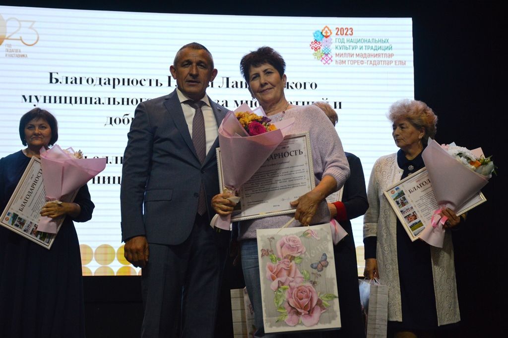 Лаешта педагогларны хөрмәтләделәр