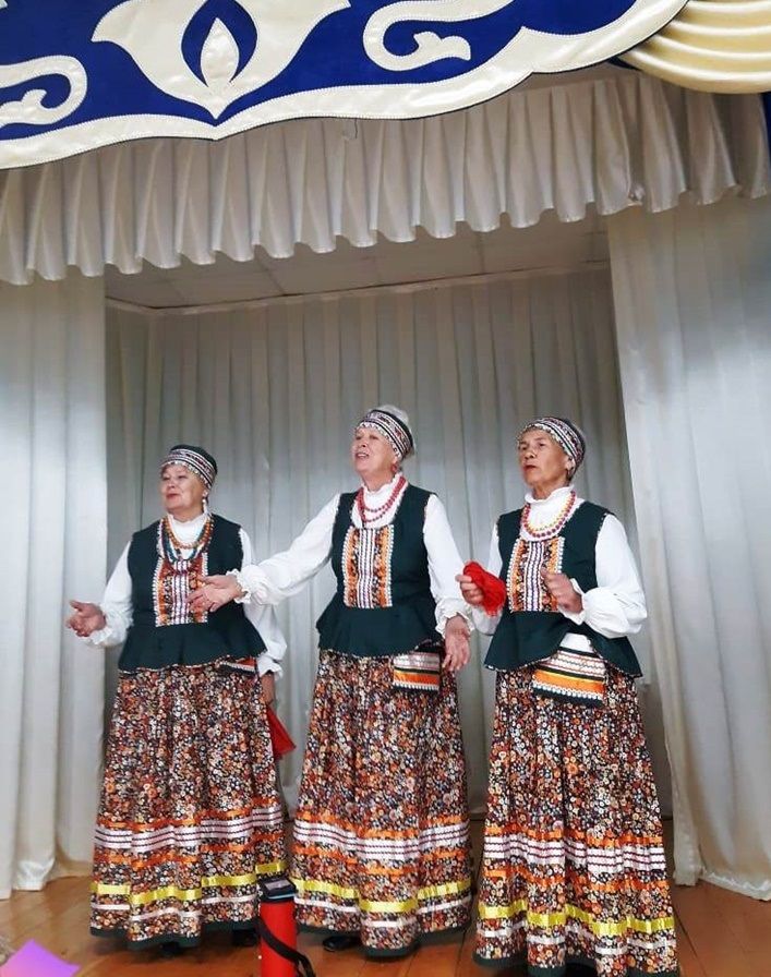 В Декаду пожилого человека творческие коллективы РДК побывали в селе Курманаково