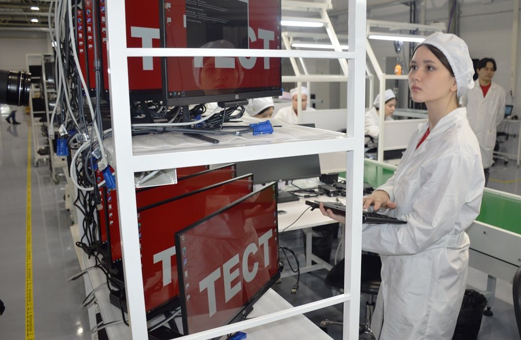 Молодые специалисты осваивают производственные мощности нового завода ICL в Лаишевском районе