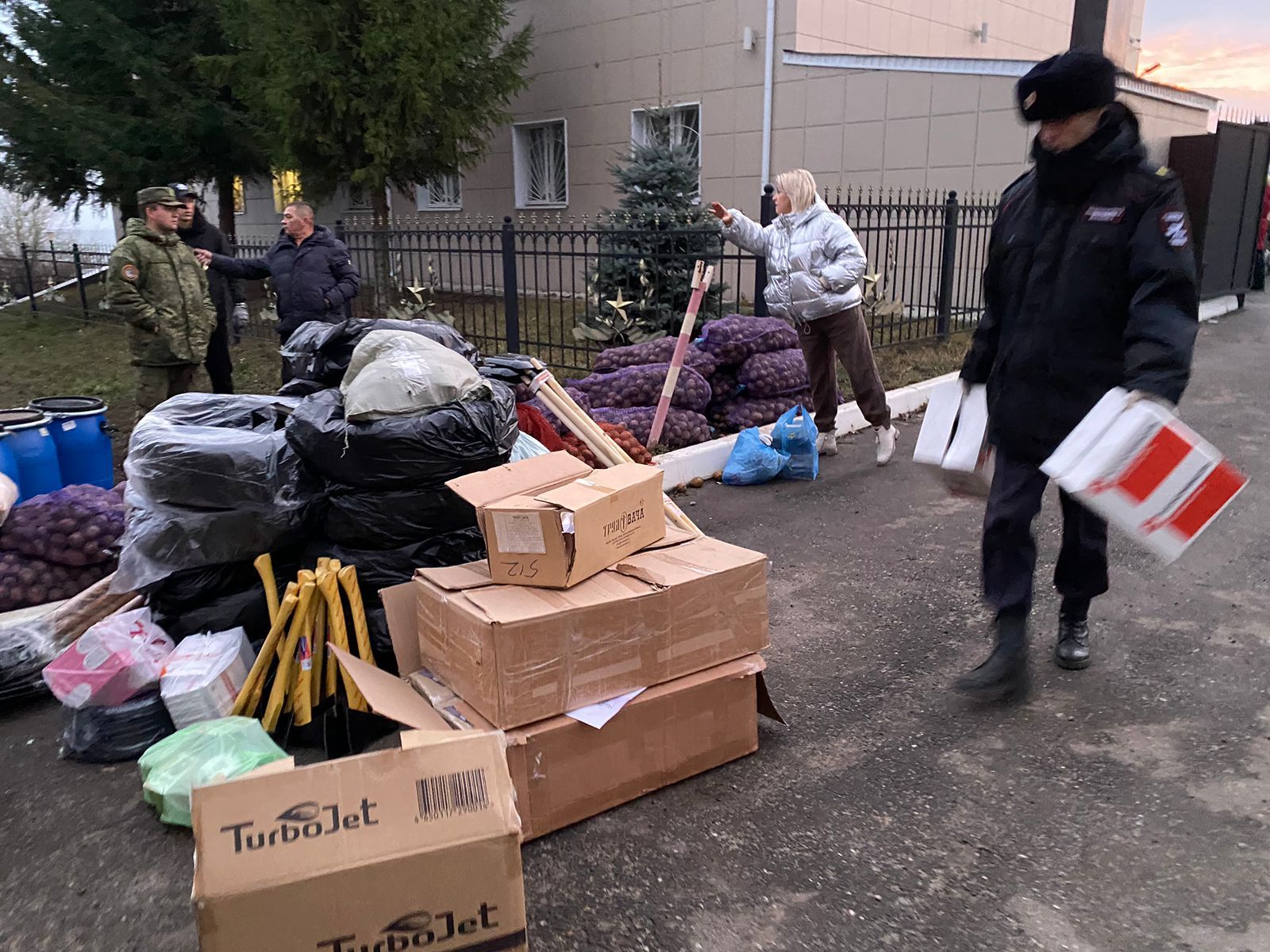 Сегодня в Лаишево прошла загрузка гуманитарной помощи для отправки в зону СВО
