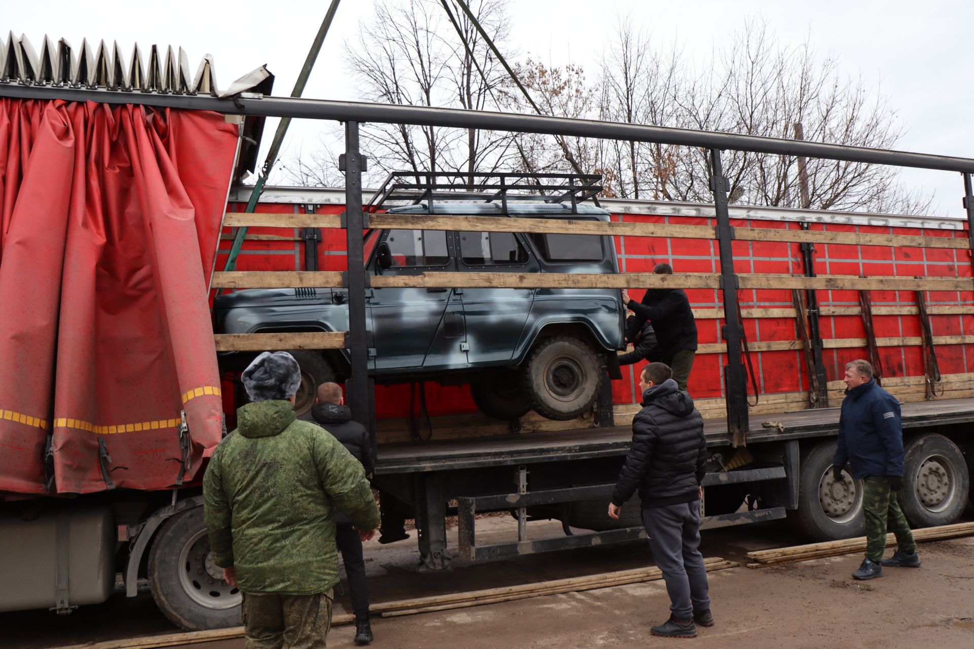 Сегодня в Лаишево прошла загрузка гуманитарной помощи для отправки в зону СВО