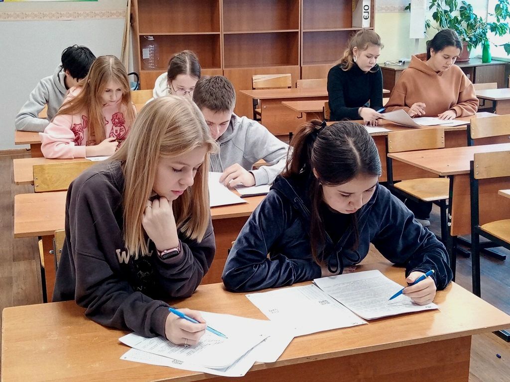 Лаешта географик диктант яздылар