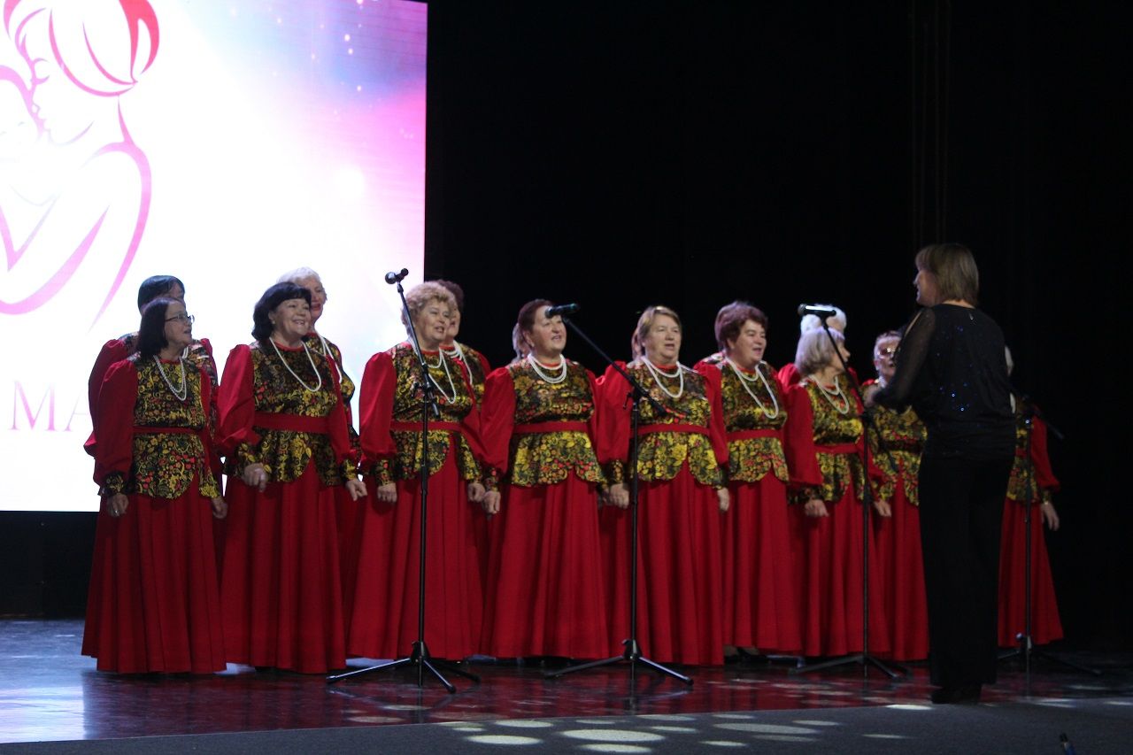 Концерт, посвященный мамам, провели в Лаишевском районном доме культуры