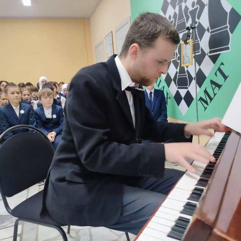 Пианист с мировым именем выступил в селе Большие Кабаны Татарстана, откуда его корни