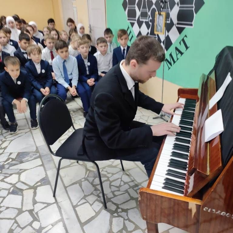 Пианист с мировым именем выступил в селе Большие Кабаны Татарстана, откуда его корни