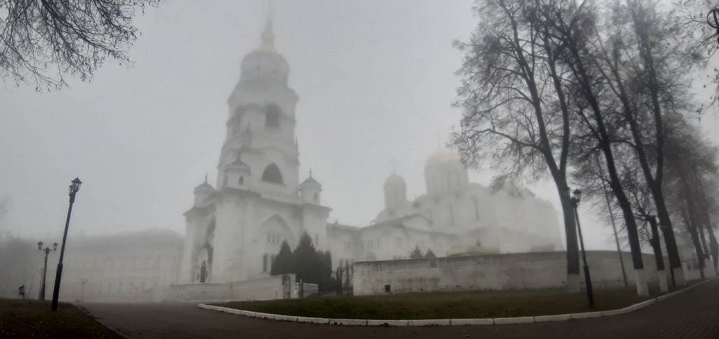 Путешествуем по России. Фотографиями туманного Владимира поделился Дмитрий Маринин