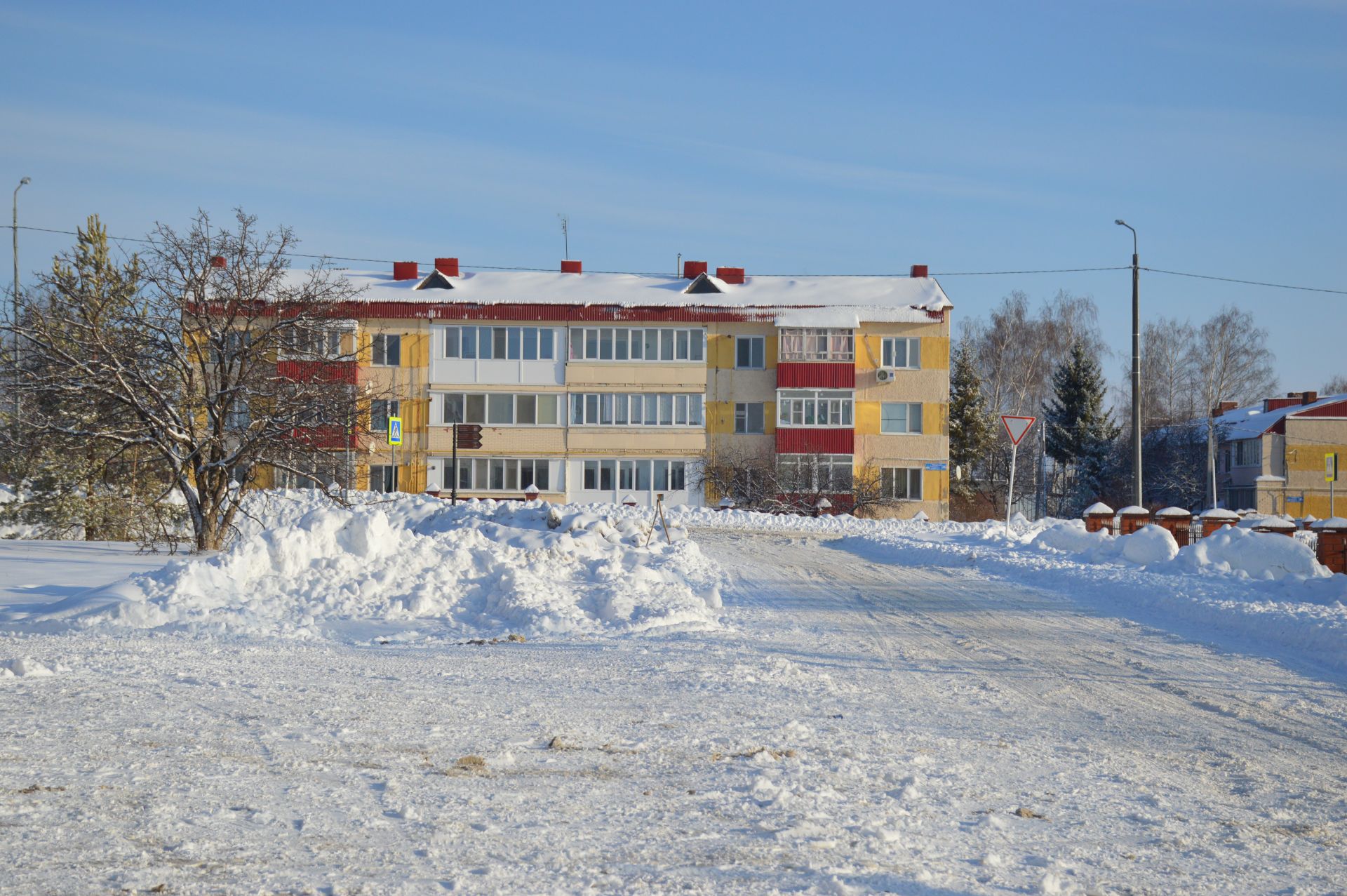 В Лаишево начали установку главной елки города