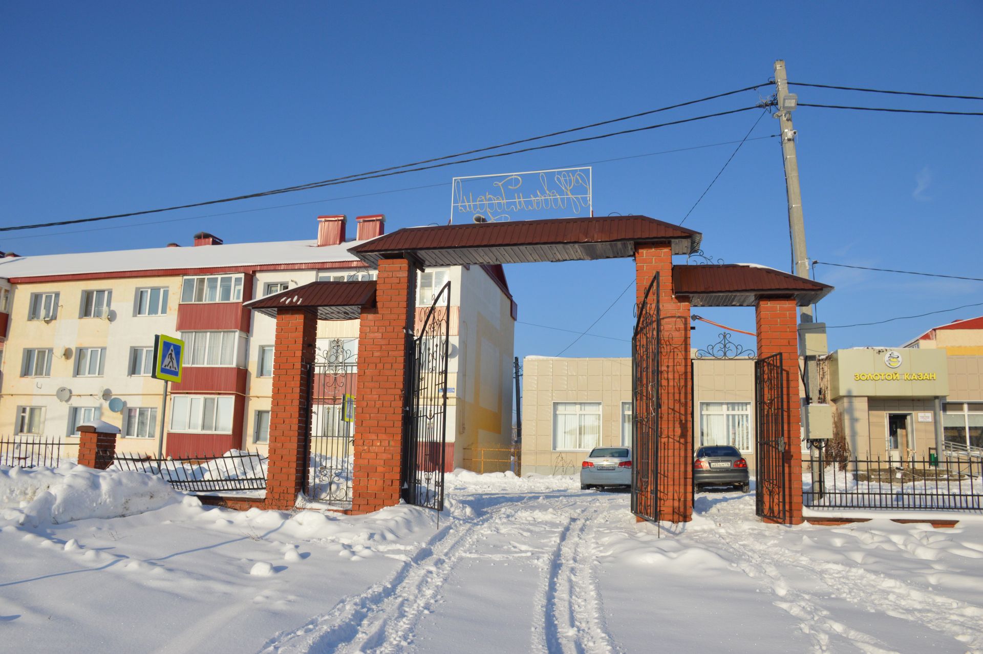 В Лаишево начали установку главной елки города