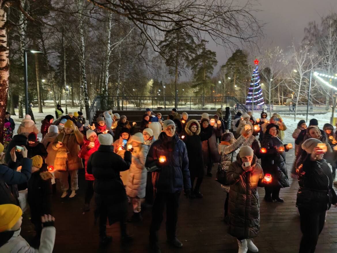 В столице Татарстана зажгли свечи в поддержку людей, борющихся с раком