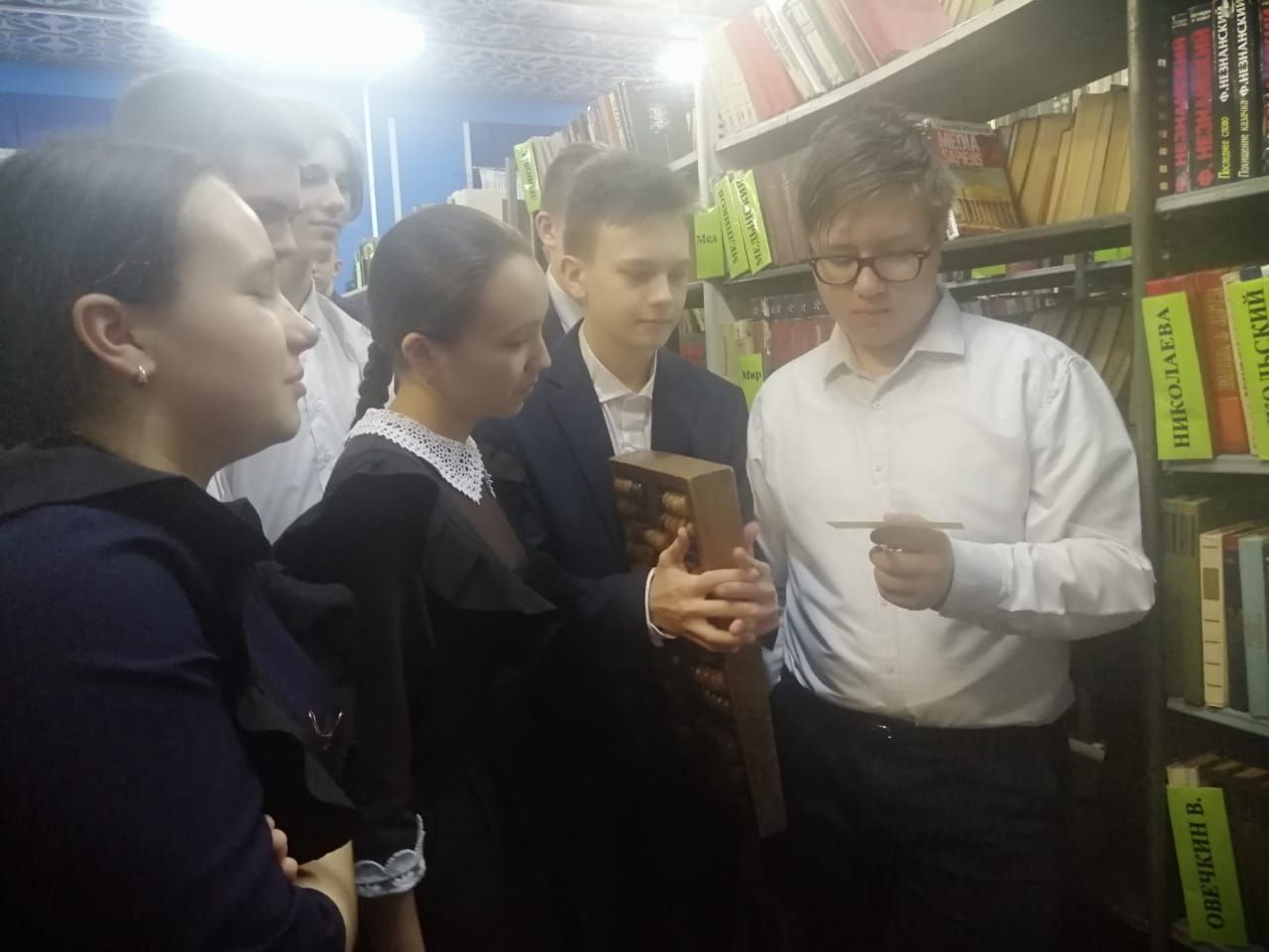 Лаишевские школьники прошли новогодний квест в Лаишевской библиотеке