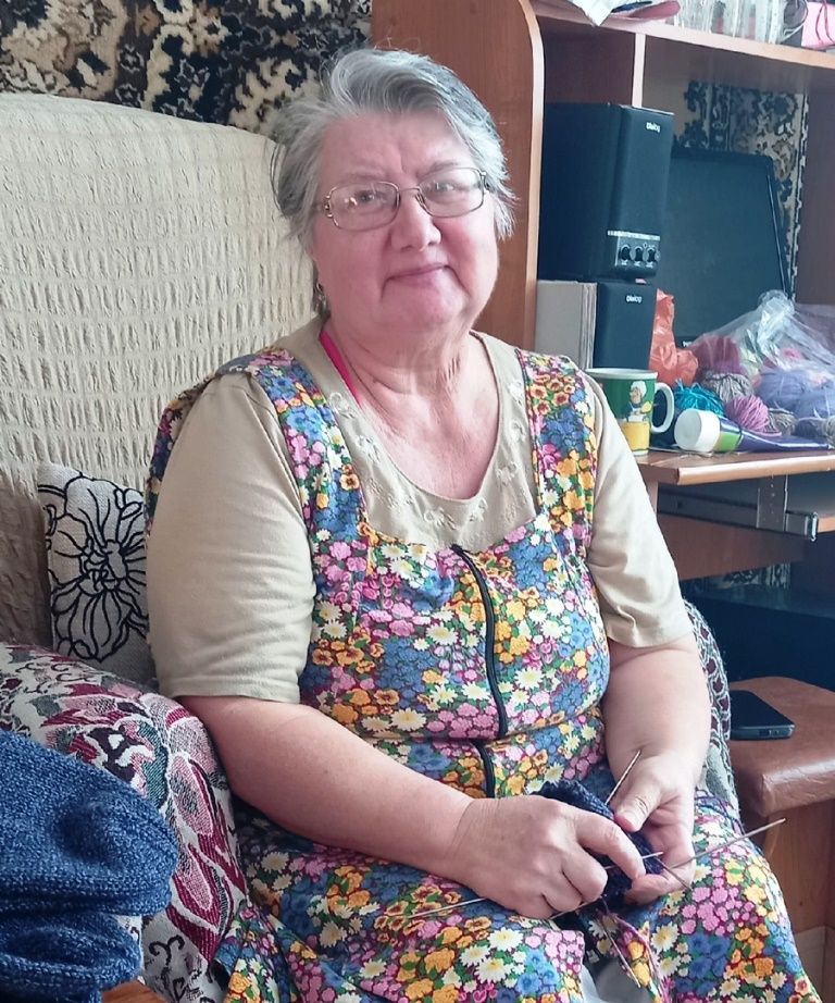 Связала более 80 пар носков для солдат СВО