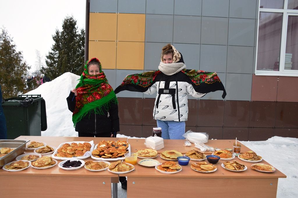 Веселую Масленицу отметили в Лаишевском техникуме