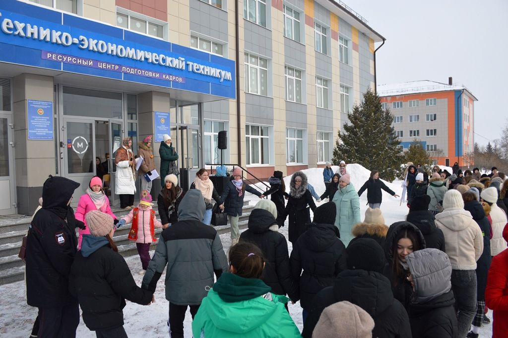 Веселую Масленицу отметили в Лаишевском техникуме