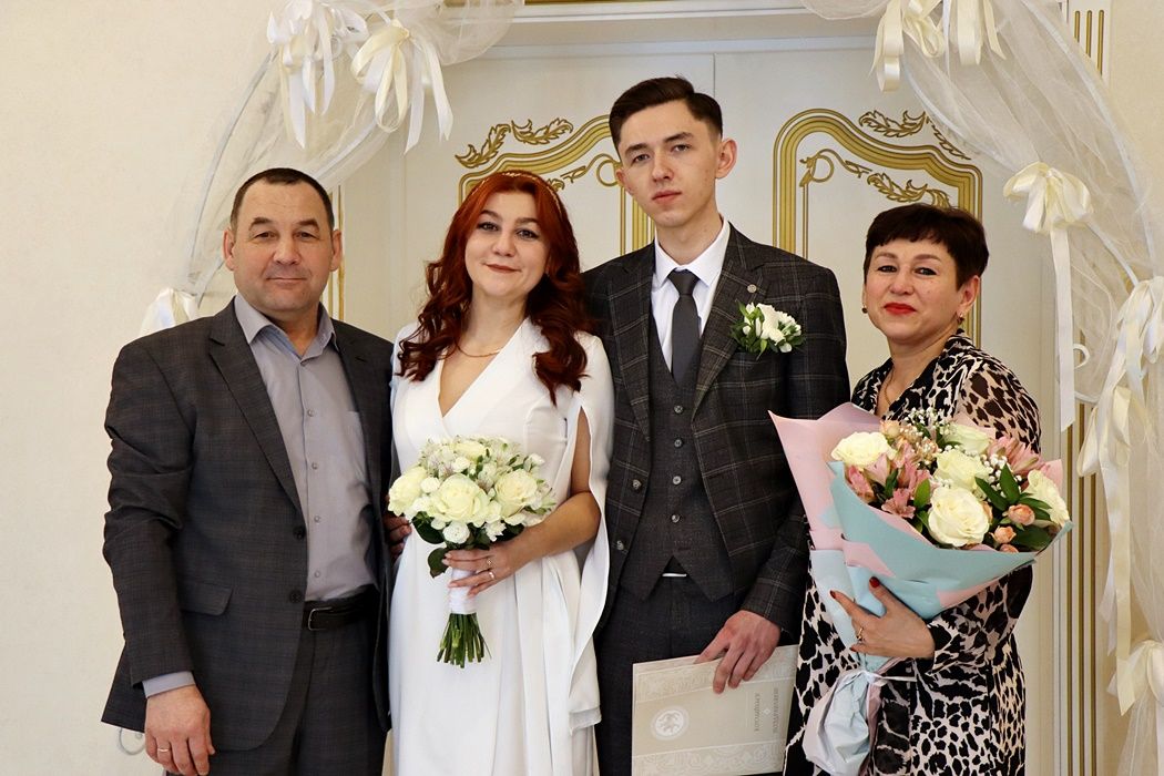 Казанцы приехали в Лаишево заключить брак в красивую дату