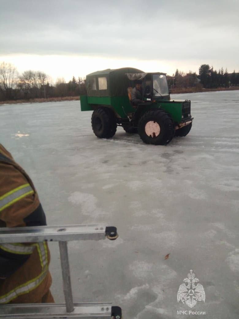 В Лаишевском районе спасли троих мужчин с застрявшего во льду болотохода