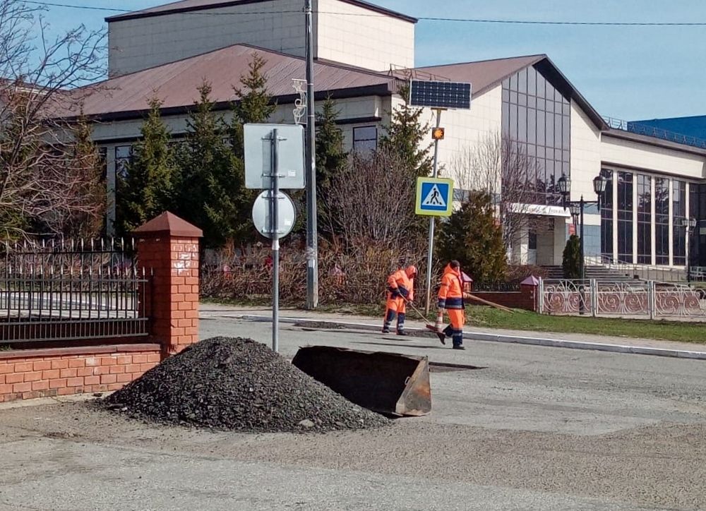 В Лаишево проходит ямочный ремонт дорог