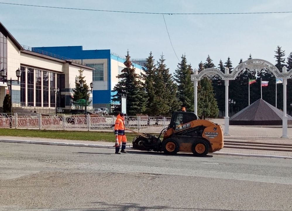 В Лаишево проходит ямочный ремонт дорог