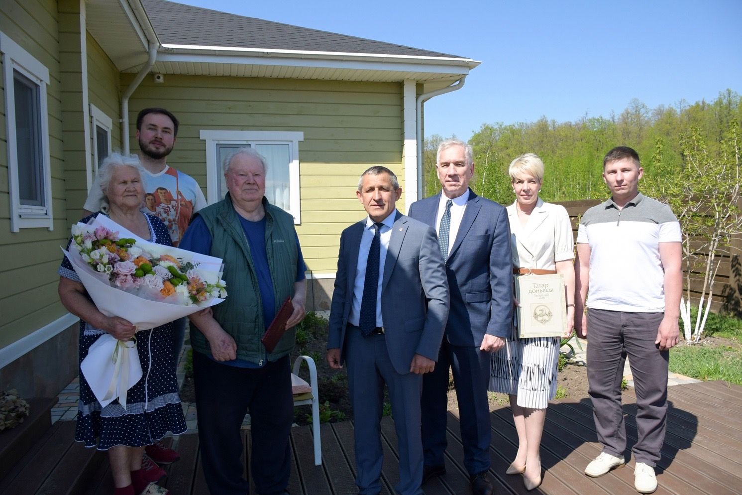 Ильдус Зарипов поздравил семью Демидовых с 60-летием бракосочетания