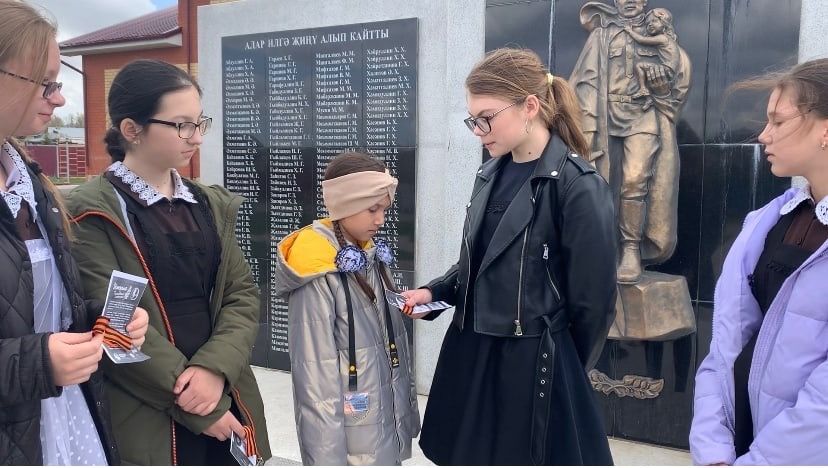 Учащиеся Лаишевского района учат земляков правильно носить георгиевские ленточки