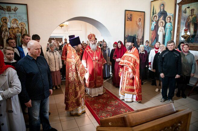 В Неделю святых жён-мироносиц митрополит Кирилл совершил Литургию в Ильинском храме села Песчаные Ковали