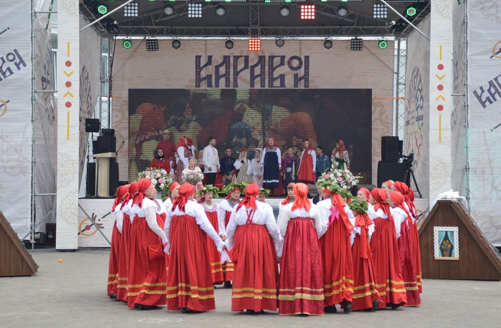 Главное действие Каравона в селе Никольское наблюдали сотни зрителей
