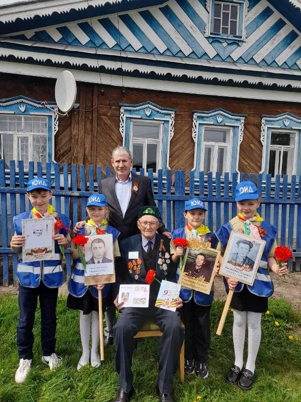 Юидовцы Кирбинской школы поздравили с Днем Победы 94-летнего труженика тыла