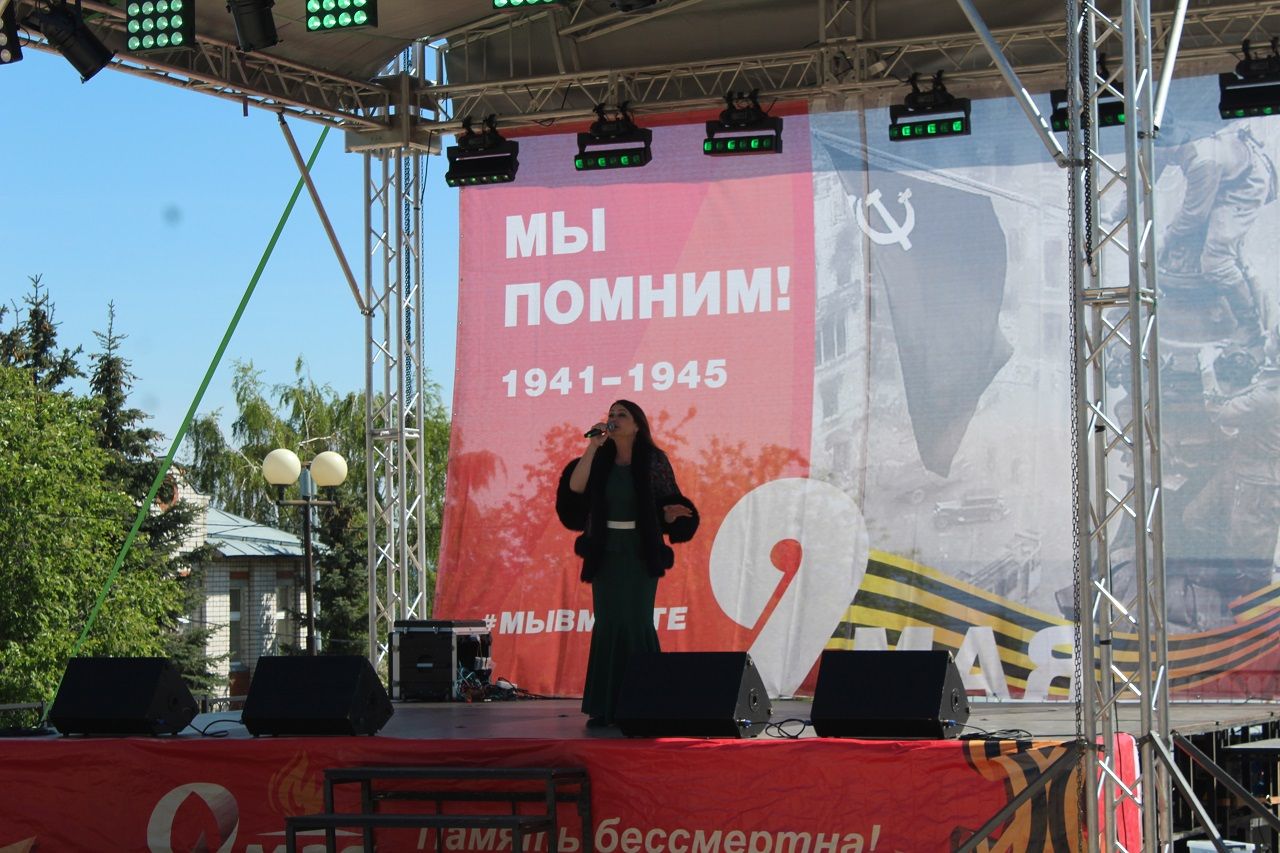 Лаишевские артисты выступили с концертом ко Дню Победы