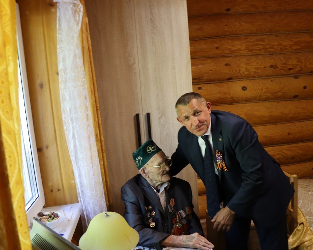 Поздравили с Днем Победы 101-летнего ветерана с уникальной судьбой