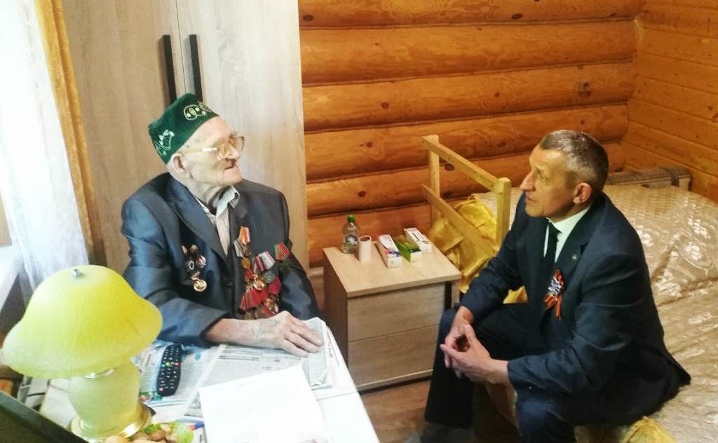 Поздравили с Днем Победы 101-летнего ветерана с уникальной судьбой