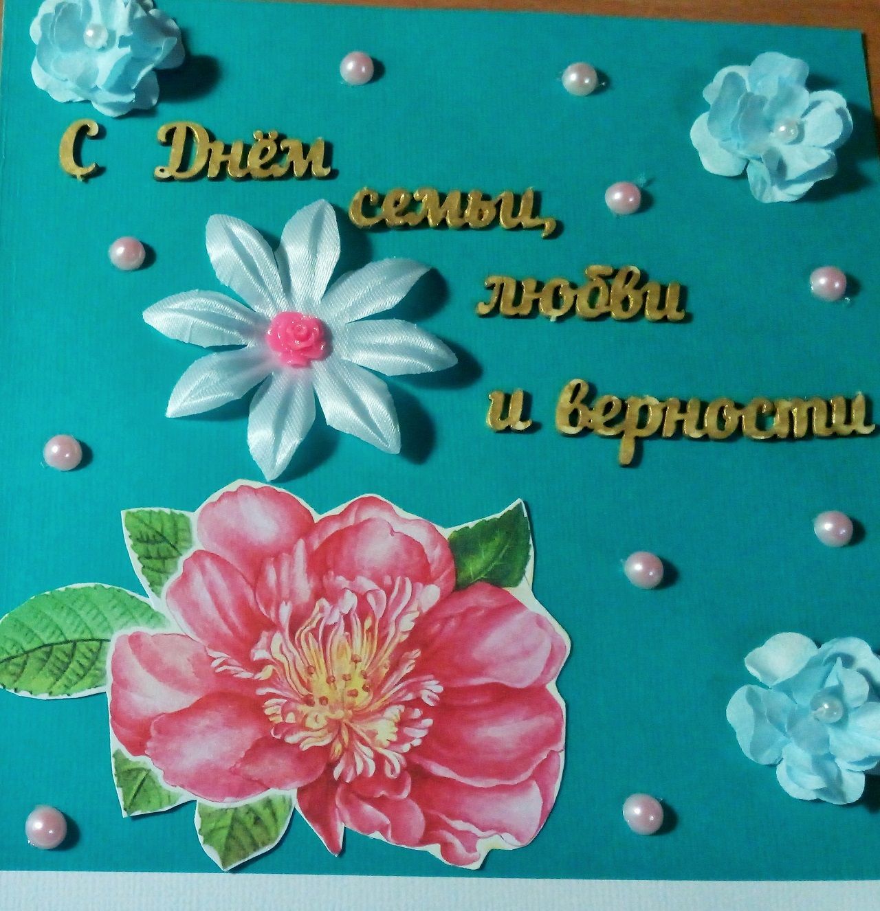 Лаишевская рукодельница сделала открытки к предстоящему празднику