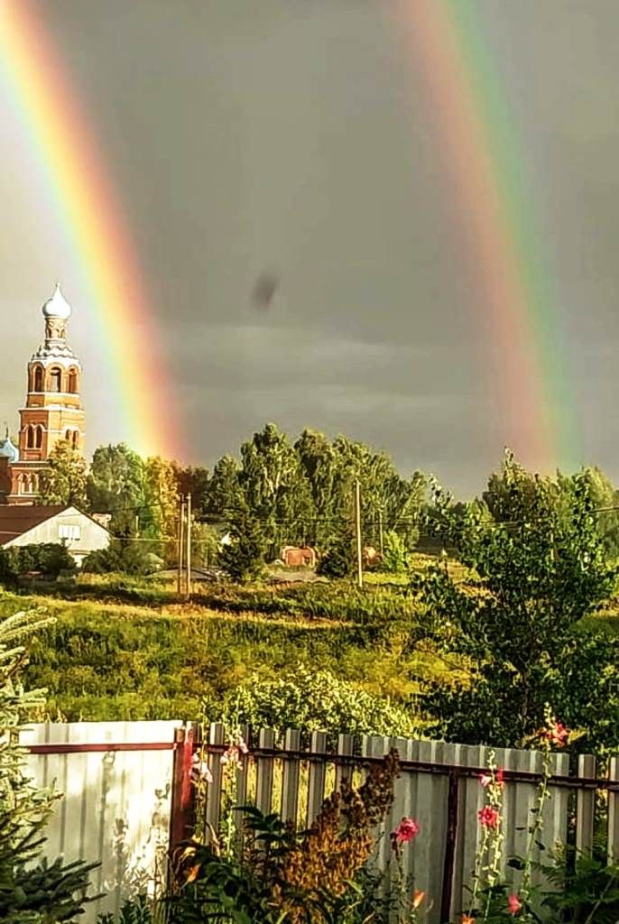Две радуги засияли над церковью накануне дня Казанской иконы Божией Матери.  Фотогалерея «Яркий мир»
