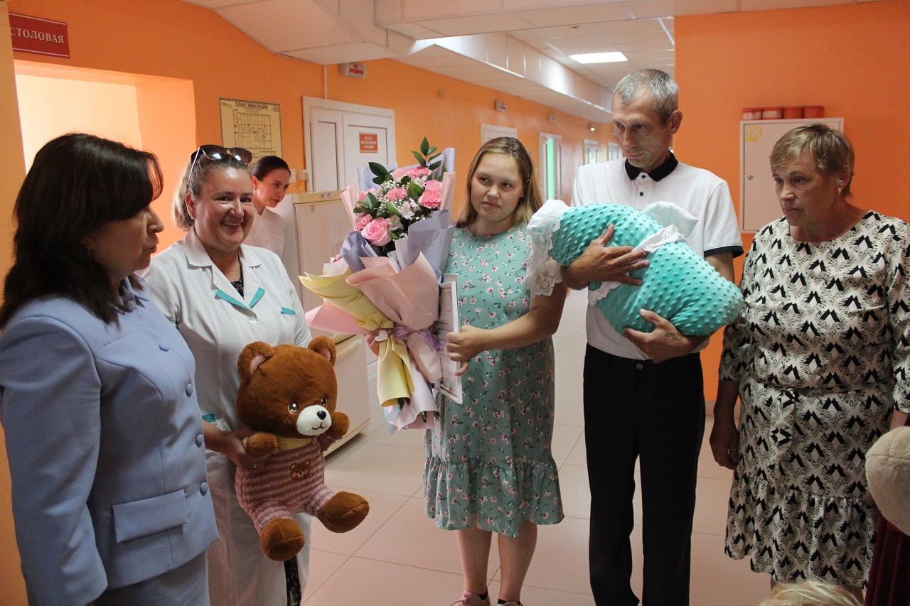 В Лаишевском роддоме выписали новорожденного в семье мобилизованного